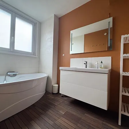 Retro Lomme Apartment